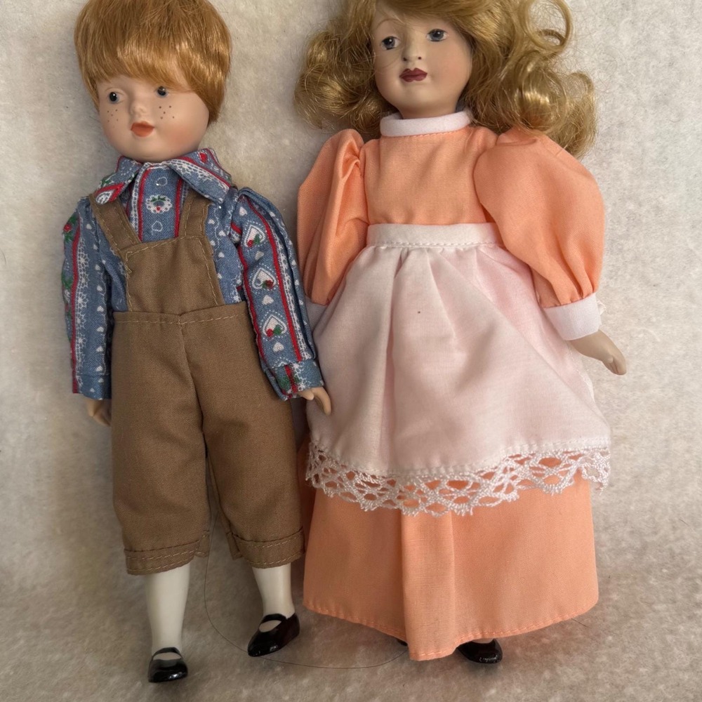 VTG Porcelain Dolls Boy Girl Taiwan Ceramic Collectible Pair Outfit Valentine